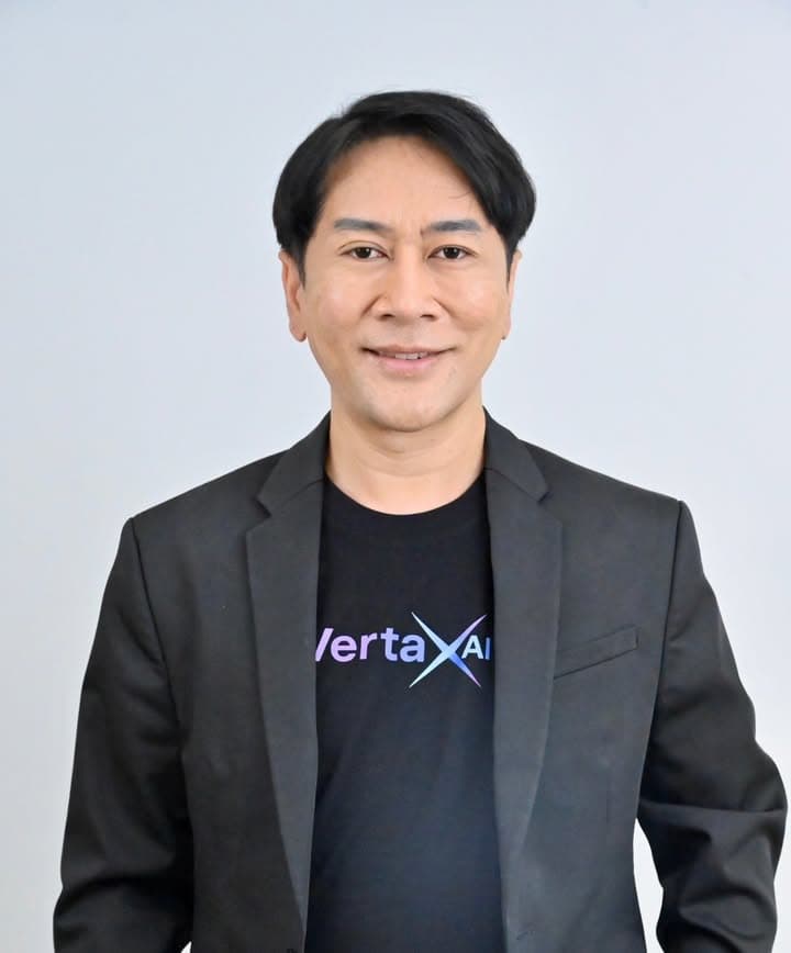 เก้าภูพิชญ์ บัวหิรัญพัทธ์ - AI Trainer & Consultant